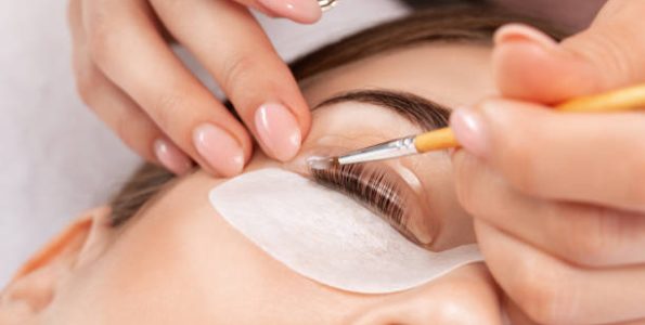 blog article featured image for eyelash adhesive removal blog article