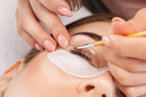 blog article featured image for eyelash adhesive removal blog article